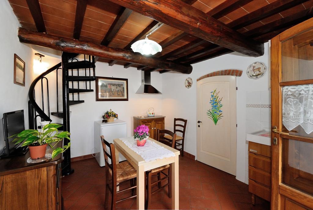 Castelfranco di Sopra Agriturismo Villa Iris الغرفة الصورة