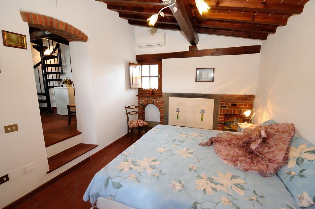 Castelfranco di Sopra Agriturismo Villa Iris الغرفة الصورة
